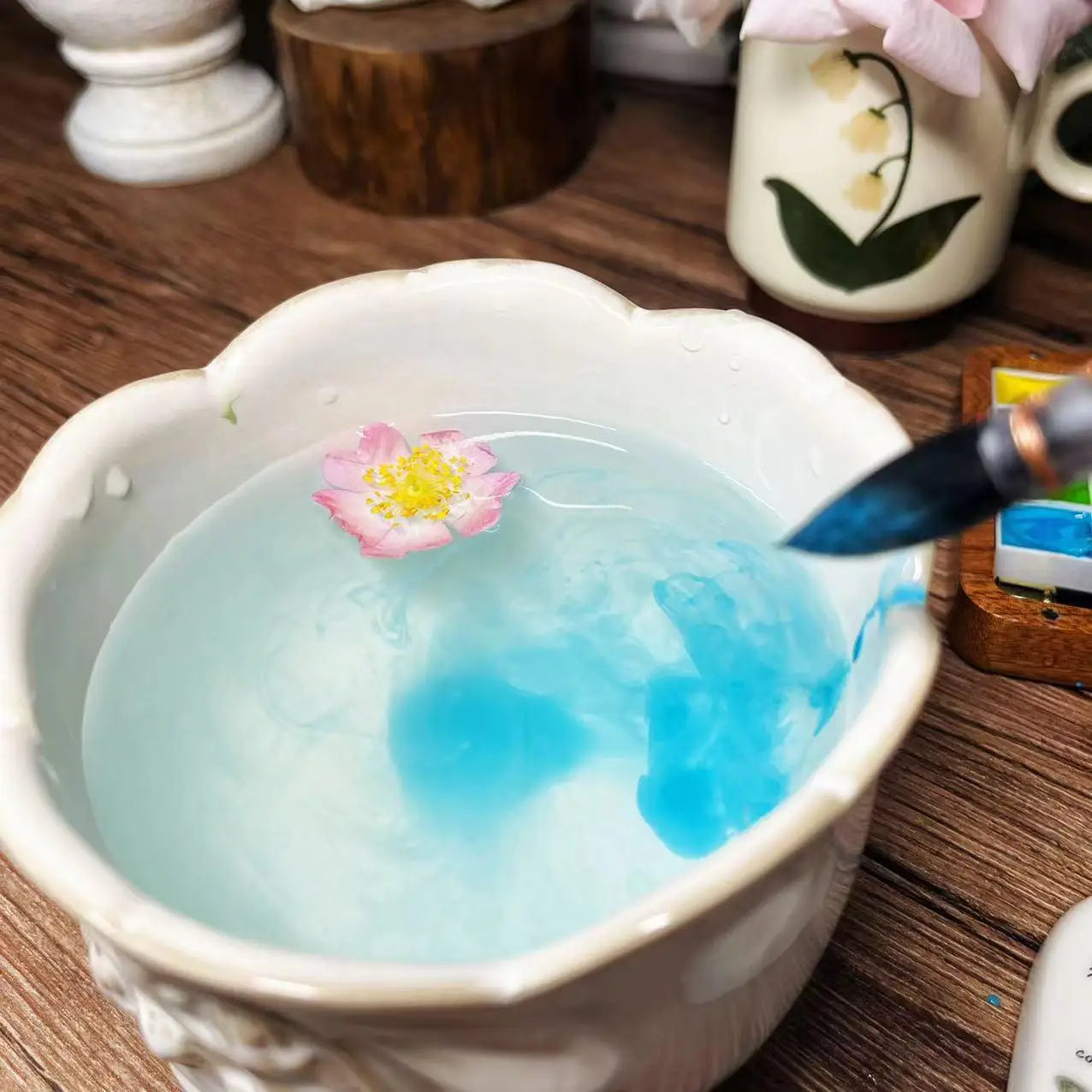 LilyBrush – Vintage Ceramic Pen & Brush Wash Cup